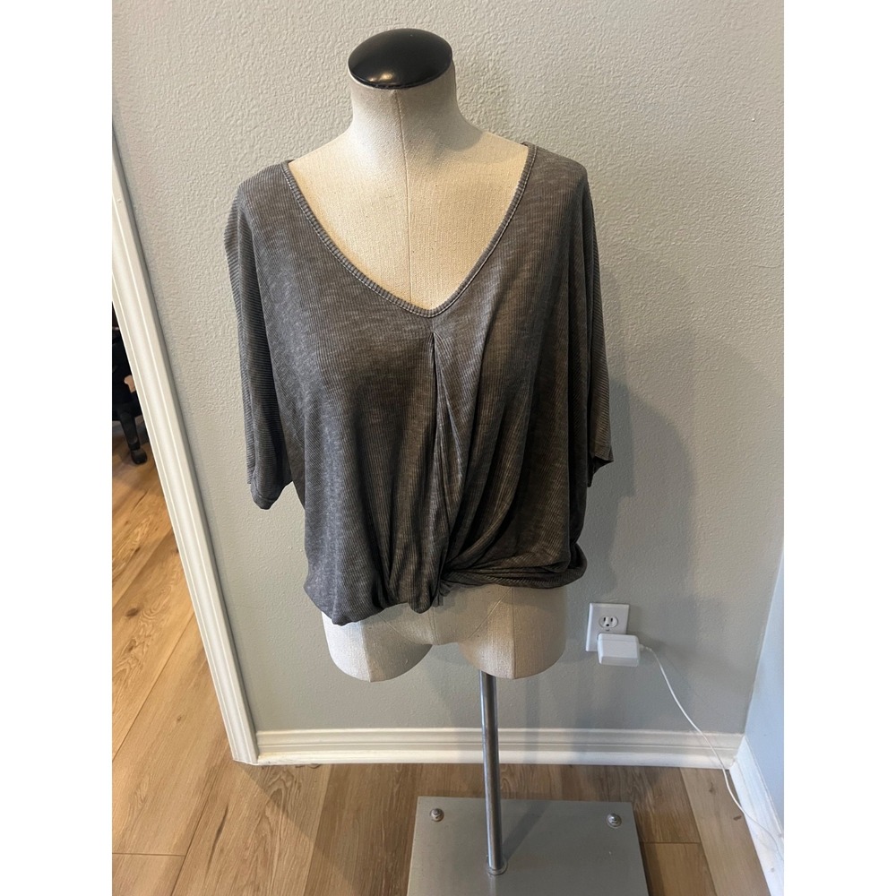 I Joah Women's Gray Mineral Wash Ribbed V-Neck Twist Front Dolman Sleeve Top